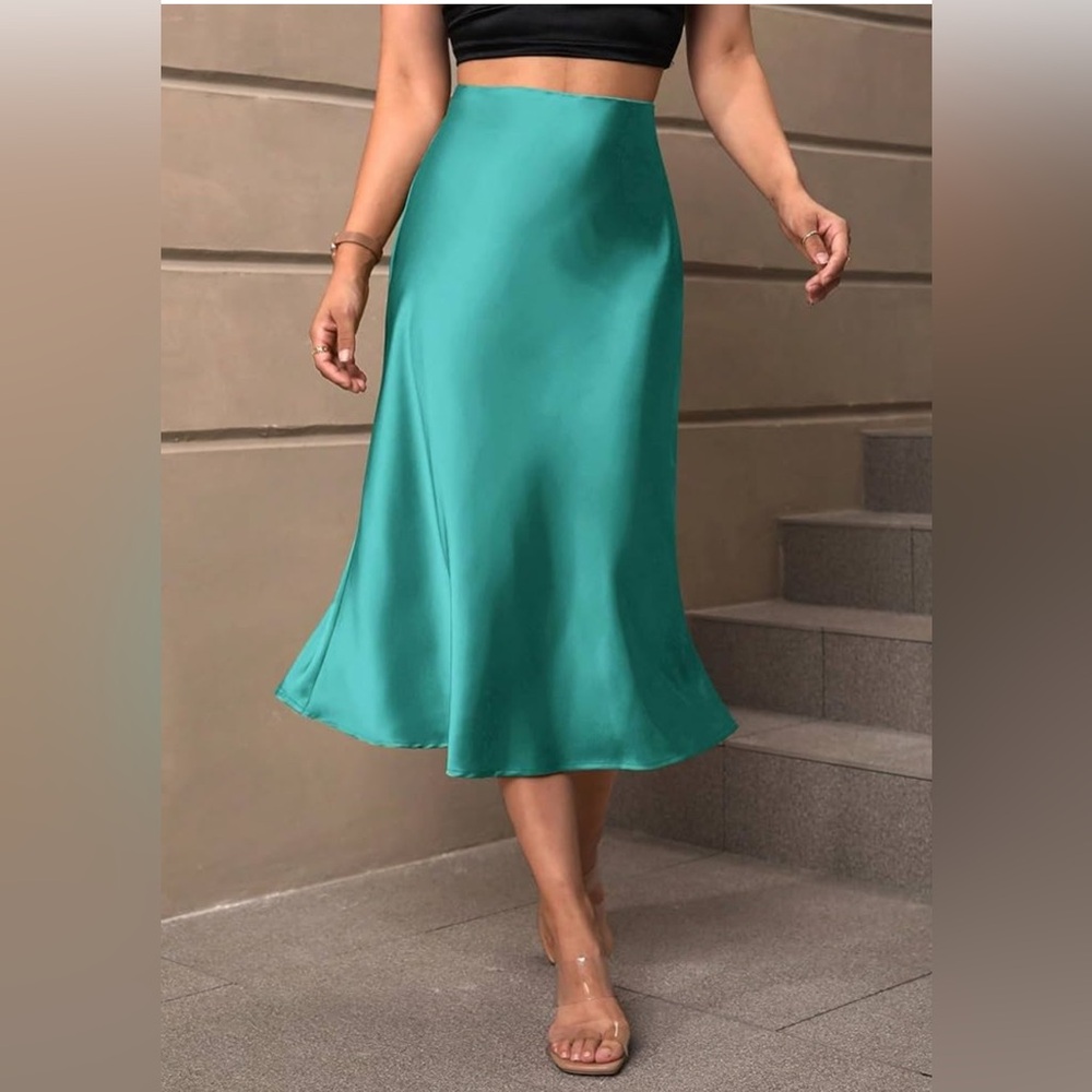 Midi satin skirt, worn once size small